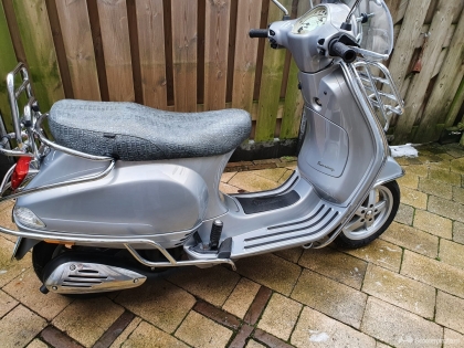 Vespa LX 50 zilver